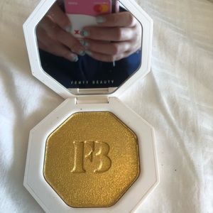 NWT FENTY trophy wife highlighter